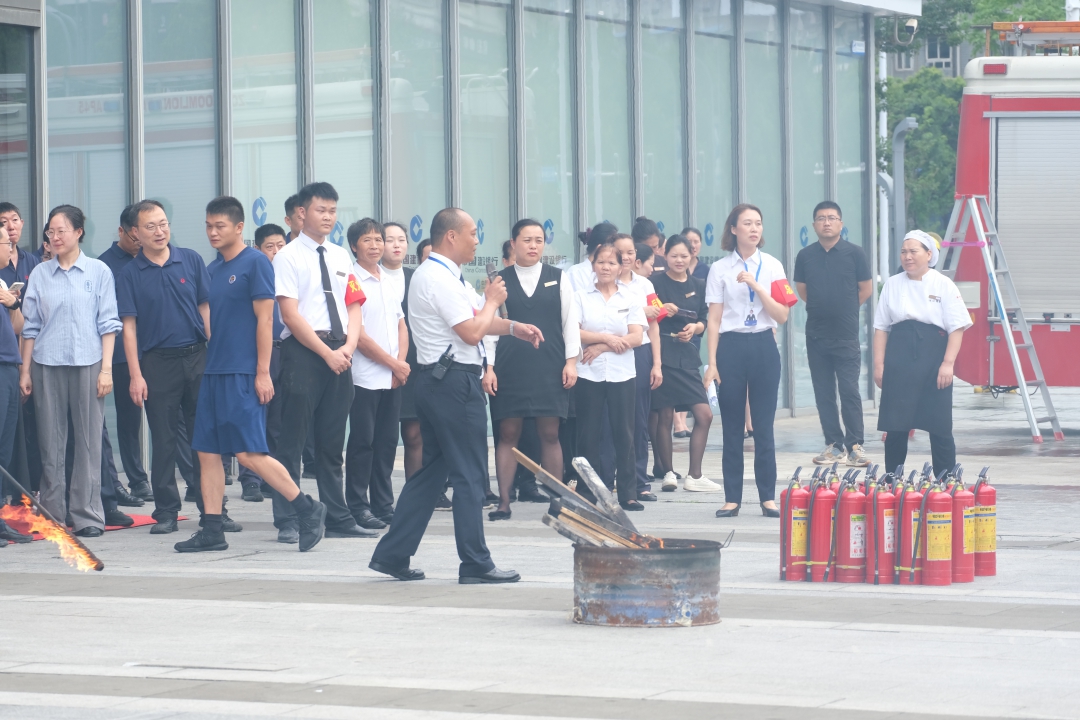 以練促防，長(zhǎng)房集團(tuán)組織開(kāi)展消防應(yīng)急演練